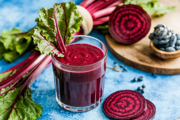 The Ultimate Beetroot Smoothie for a Natural Energy Kick