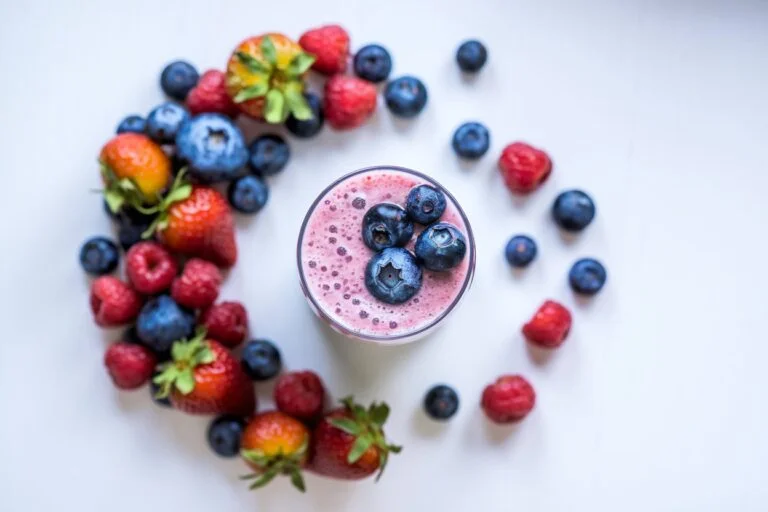 Low-Carb Berry Blast to Keep You on Track
