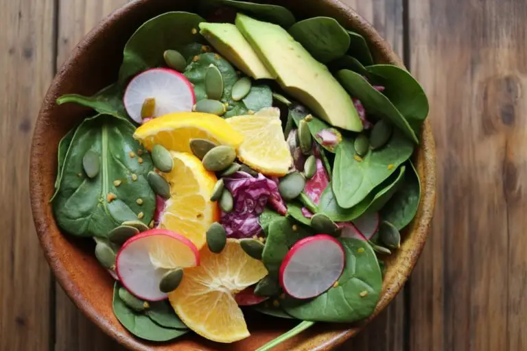 How to Make Spinach Radish Orange Avocado Detox Salad (AKA the Salad That’s Actually Not Boring)