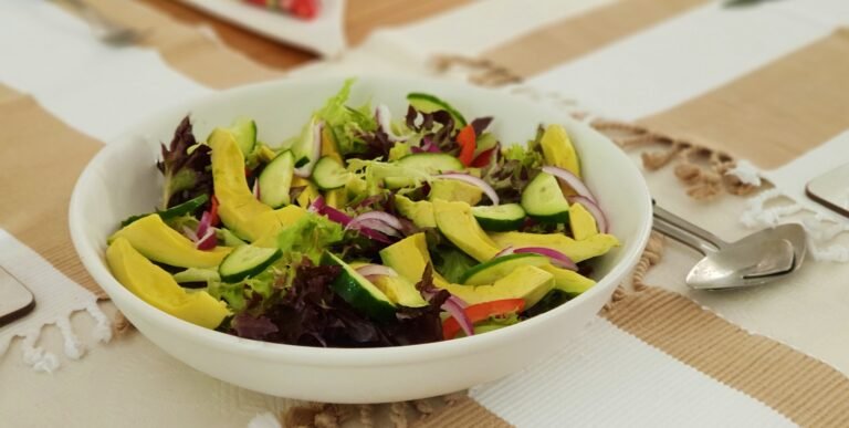7 Healthy Avocado Salads To Try (and Actually Enjoy)