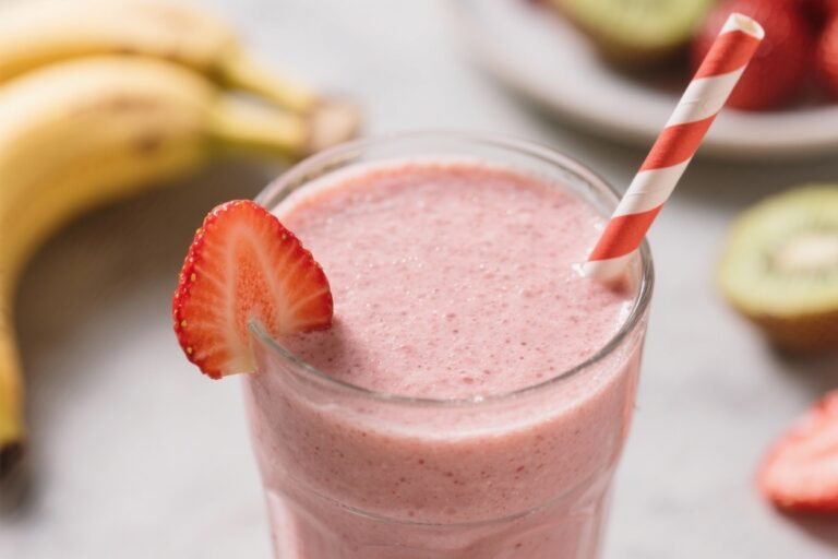 High-Protein Strawberry Banana Smoothie – Creamy, Fresh, and Satisfying
