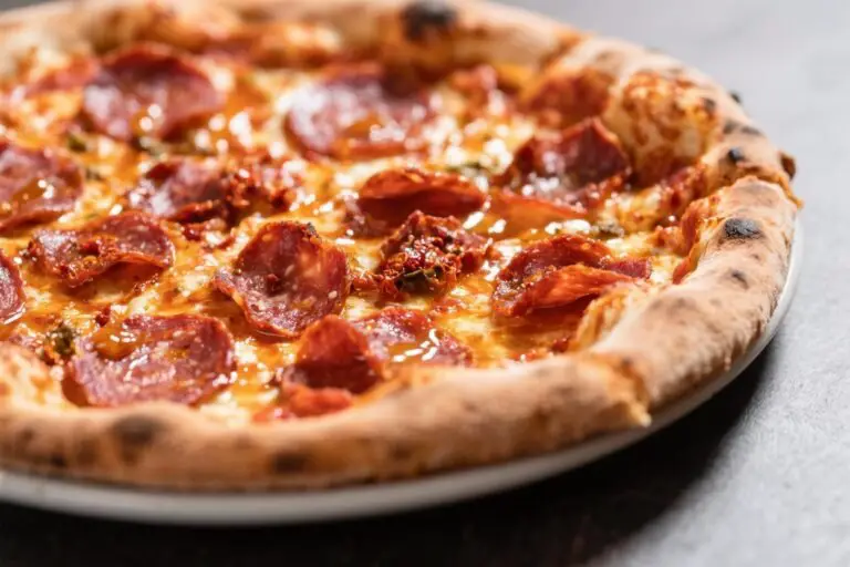 Neapolitan Pizza With Spicy Salami and Hot Honey – Crispy, Cheesy, and Sweet-Heat Delicious